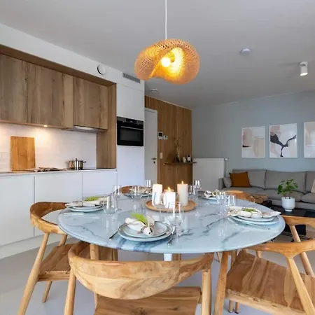 Huswell - Queen At Sea: Modern 2 Bedroom Ostend